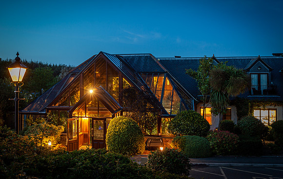 Hustyns Hotel, twylight